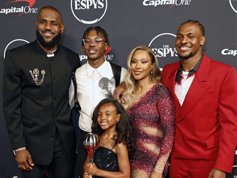 lebron james brothers and sisters.